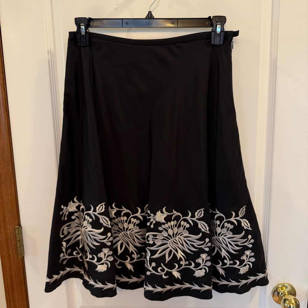 Juliana Collezione Size 8 Black Silk Skirt W/ Silver Floral Embroidery